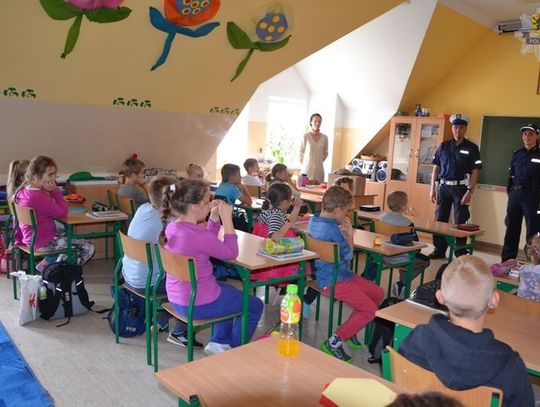 Policjanci odwiedzili szkołę w Suchym Dębie
