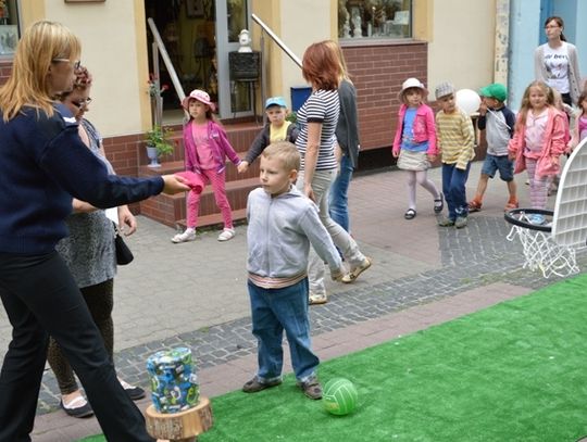 Policjanci pomagali ożywić Starówkę Policjanci pomagali ożywić Starówkę
