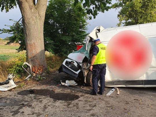 Policjanci pracowali na miejscu śmiertelnego wypadku drogowego. Apelujemy o ostrożność podczas prowadzenia pojazdów !!!