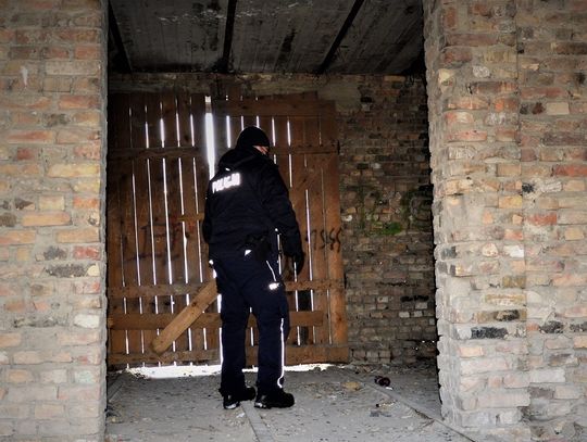 Policjanci przypominają: w okresie jesienno – zimowym zwracajmy uwagę na osoby bezdomne lub inne zagrożone wychłodzeniem