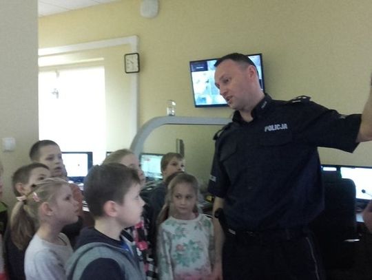 Policjanci rozmawiali z dziećmi o bezpieczeństwie
