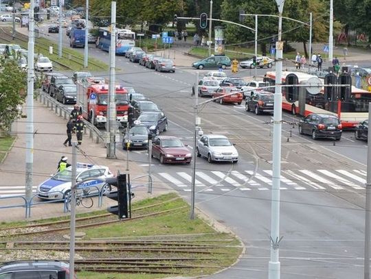 Policjanci uratowali 40-latka w centrum miasta