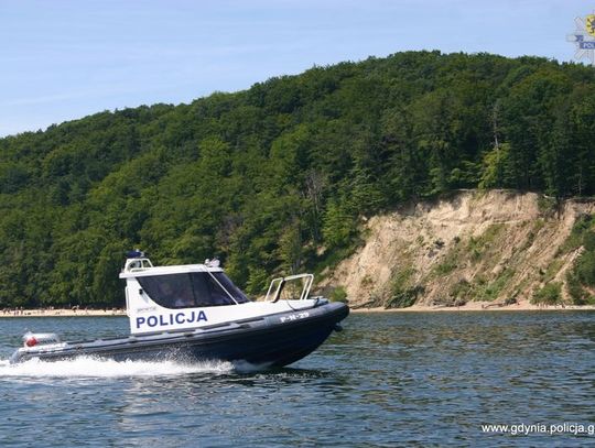 Policjanci uratowali dwóch żeglarzy