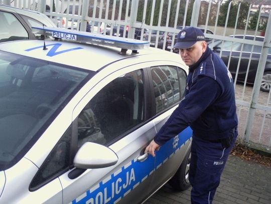 Policjanci uratowali mężczyznę, który chciał popełnić samobójstwo.