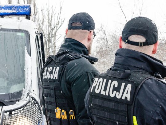 Policjanci w ostatniej chwili uratowali młodą kobietę