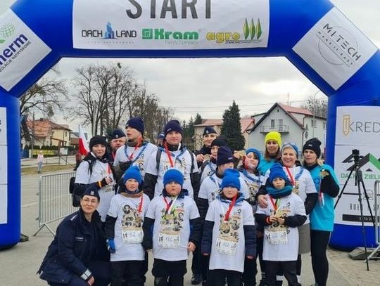 Policjanci w X Biegu „Tropem Wilczym” z harcerzami
