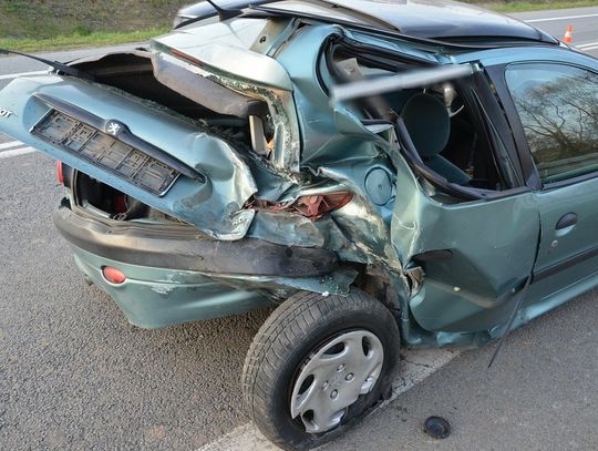 Policjanci wyjaśniają okoliczności wypadku i apelują o stosowanie się do przepisów