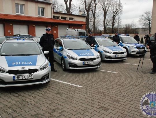 Policjanci z Pucka otrzymali cztery nowe radiowozy