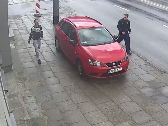 Policjanci z Sopotu poszukują sprawców rozboju.