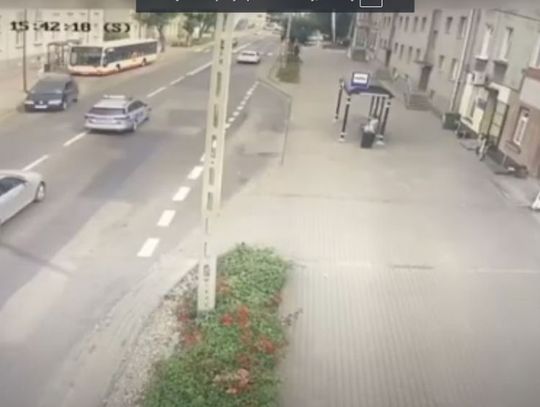 [WIDEO] Policjanci zabezpieczyli przejazd kobiecie, która urodziła dziecko w aucie! ZAPIS MONITORINGU!