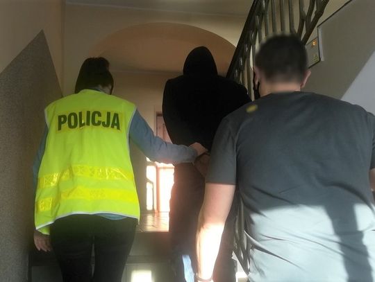 POLICJANCI ZATRZYMALI 29-LATKA PODEJRZEWANEGO O SZEREG KRADZIEŻY Z WŁAMANIEM I SPOWODOWANIE STRAT W WYSOKOŚCI OKOŁO 42 TYSIĘCY ZŁOTYCH