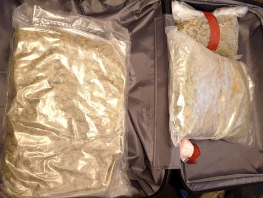 Policjanci zatrzymali 3 mężczyzn i zabezpieczyli znaczną ilość narkotyków