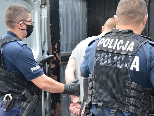 Policjanci zatrzymali 32- latka, który znęcał się nad psem