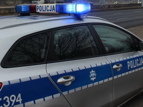 Policjanci zatrzymali 43-letnią kobietę z zakazem prowadzenia, narkotykami oraz nieważnymi badaniami technicznymi auta