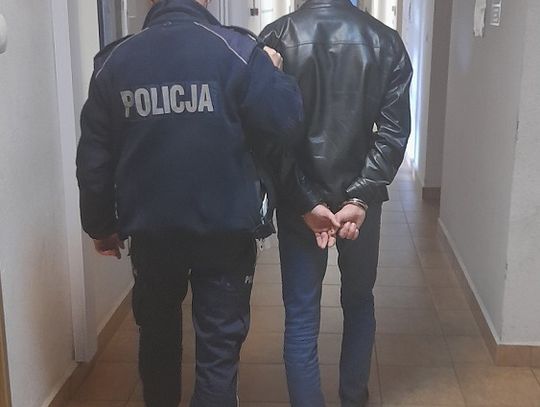 Policjanci zatrzymali dwóch mężczyzn - ukradli 200 litrów paliwa