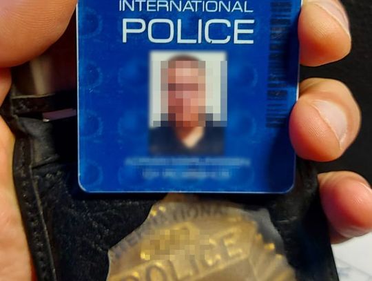 Policjanci zatrzymali dwóch poszukiwanych Europejskim Nakazem Aresztowania, jeden z nich podawał się za funkcjonariusza Interpolu