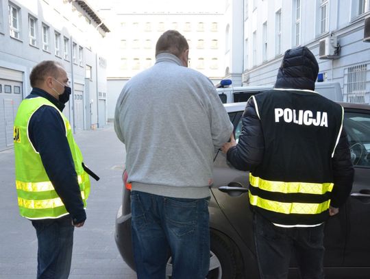 Policjanci zatrzymali mężczyzn, którzy wykorzystywali seksualnie 14-latkę