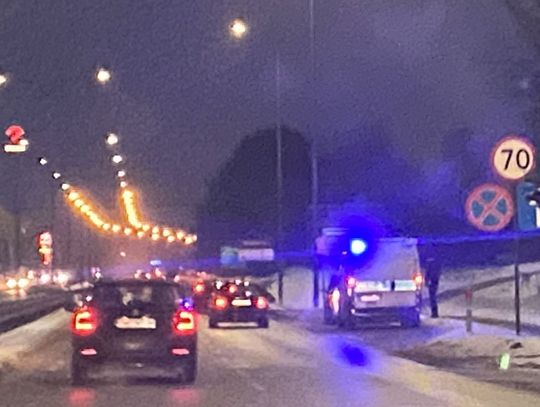 Policjanci zatrzymali nietrzeźwą kierującą i kierowcę z sądowym zakazem