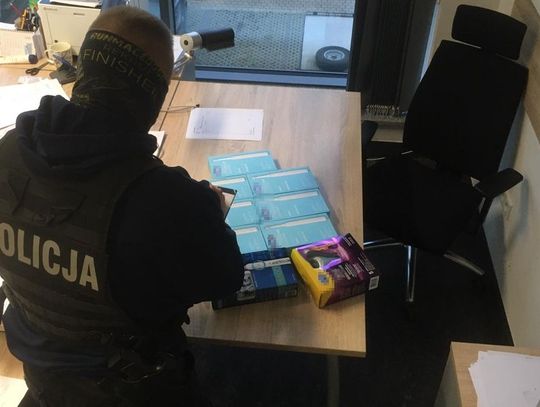 Policjanci zatrzymali oszusta, który płacił kilka zł. za elektryczne szczoteczki.