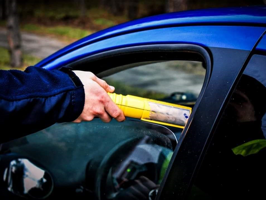 Policjanci zatrzymali potencjalnego zabójcę drogowego! 47-latek miał w organizmie prawie... 4 promile!!!