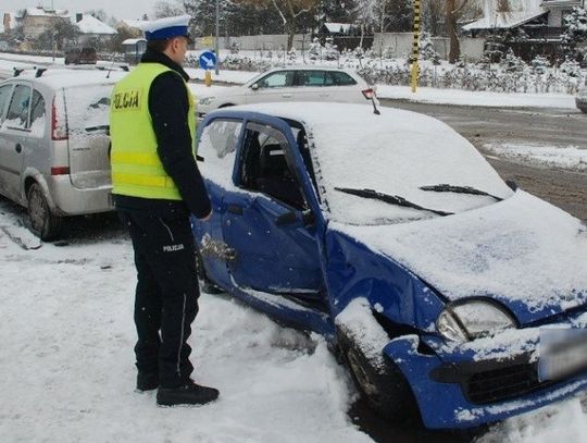 Policjanci zatrzymali prawa jazdy sprawcom dwóch środowych wypadków