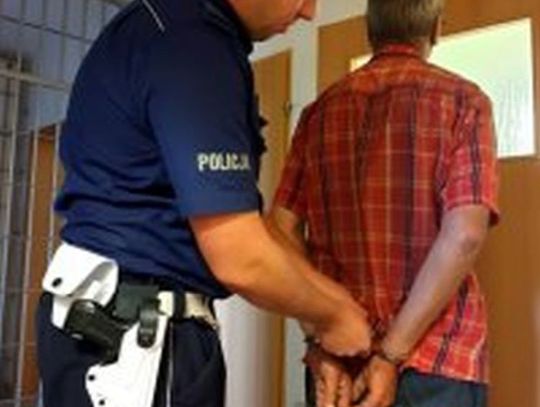 Policjant na urlopie zatrzymał poszukiwanego 