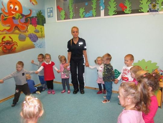 Policjantki odwiedziły dzieci z przedszkola w Rotmance