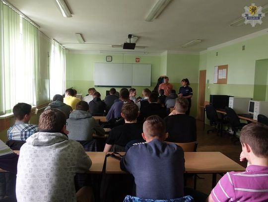 Policjantki odwiedziły młodzież