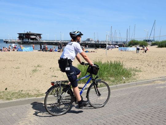Policyjne patrole rowerowe nad morzem
