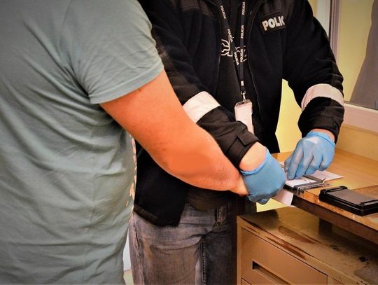 Policyjny dozór i zakaz zbliżania się do pobitej żony...