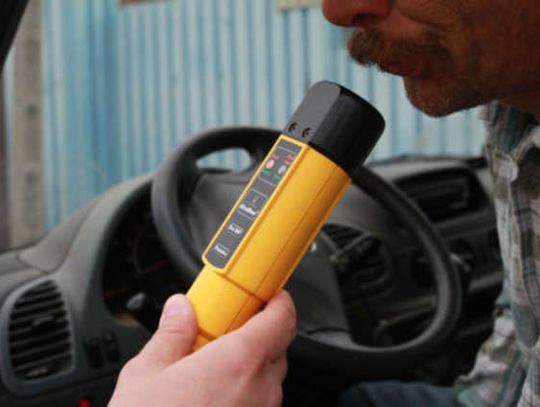 Policyjny pościg ulicami miasta - kierowca miał ponad 2 promile