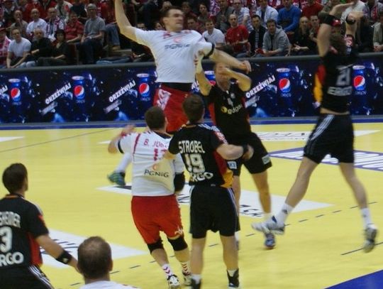 Polscy szczypiorniści mogli zremisować z Niemcami, ale ulegli 26-28