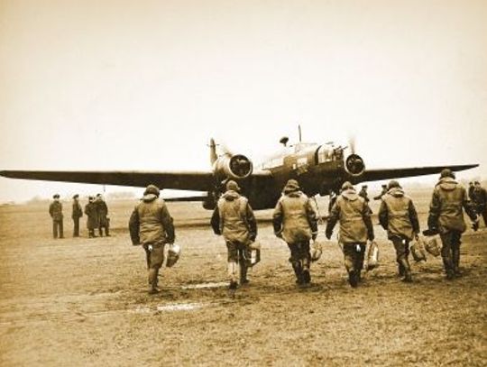 Polskie skrzydła nad III Rzeszą - Kociewiacy w lotnictwie Jej Królewskiej Mości