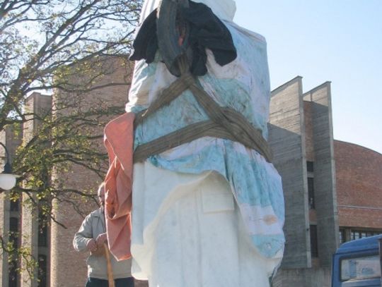 Pomnik Sambora II - upadł zanim powstał