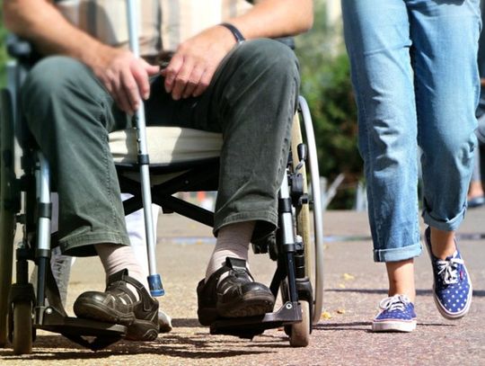 Pomoc dla pomorskich DPS-ów w walce z COVID-19. Mogą dostać granty na wyżywienie, miejsca noclegowe i dodatki