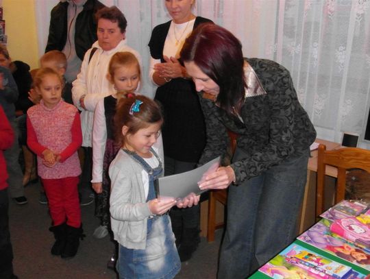 Pomocnicy św. Mikołaja z… biblioteki