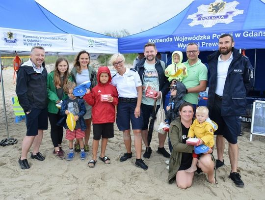 Pomorscy policjanci promowali bezpieczny wypoczynek nad wodą