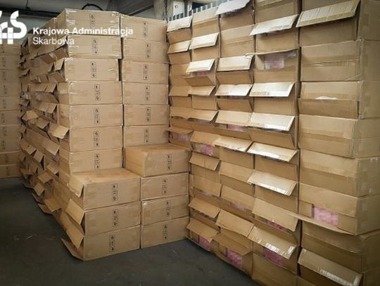 Pomorska KAS i CBŚP z Gdańska zatrzymały transport 10 mln nielegalnych  papierosów z Chin 