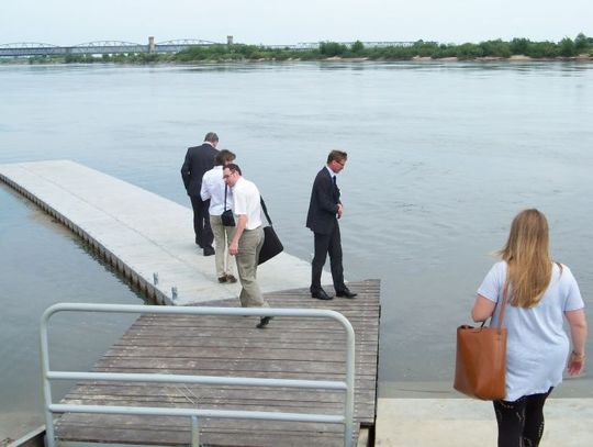 Pomost cumowniczy nad Wisłą gotowy - regaty na otwarcie