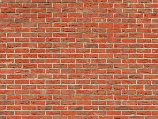 Pomysły na murki ogrodowe z cegły: od praktycznych do estetycznych rozwiązań