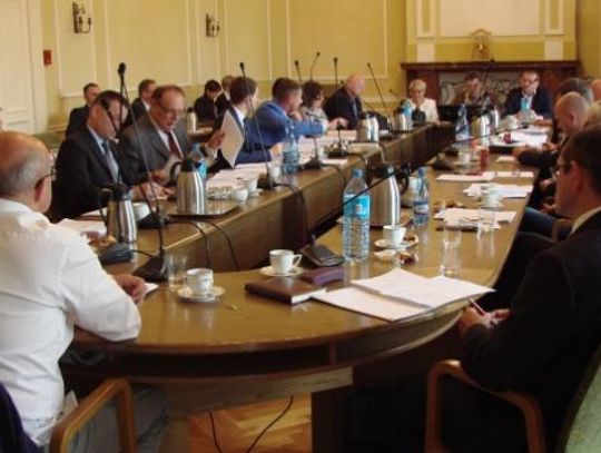 Ponad 145 mln zł wydatków i 151 mln zł dochodów. Budżet miasta uchwalony 