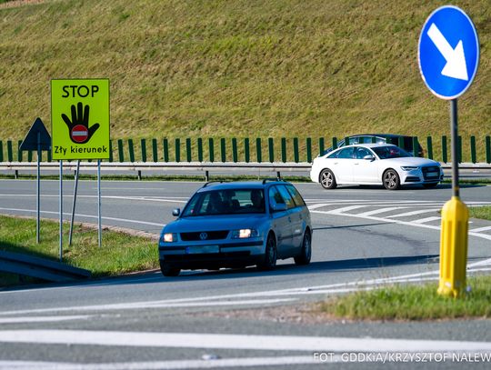 Ponad pół tysiąca tablic "Stop - zły kierunek" Niestety kierowcy wciąż jeżdżą pod prąd