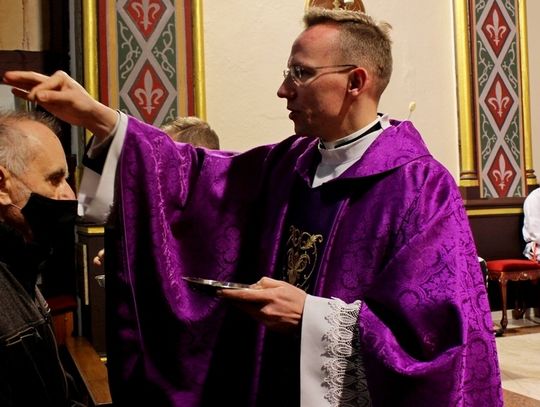 Popiół - surowy i wymagający. Post. Modlitwa. Jałmużna