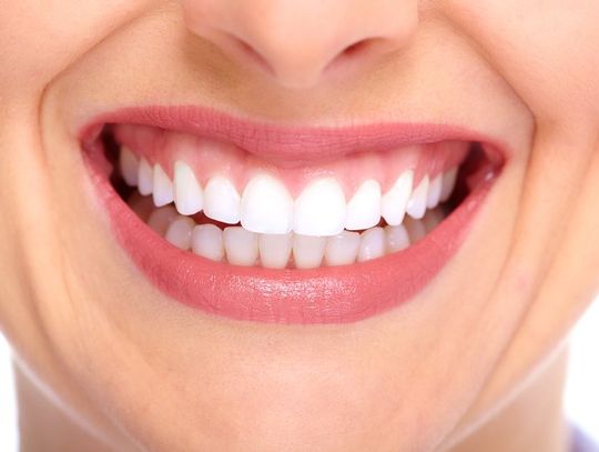 Popularne metody wybielania zębów