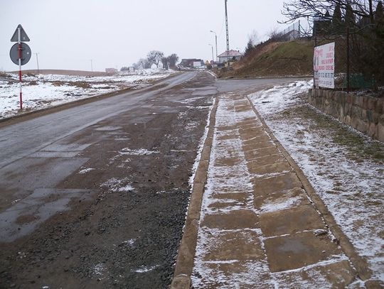 Postawili domy, czekają na drogi