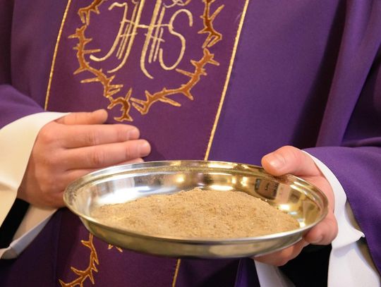 Posypmy głowy popiołem, uderzmy przed Panem czołem...