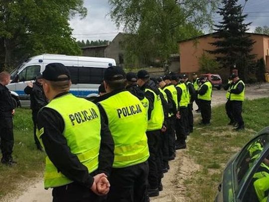 Poszukiwania mężczyzny - znaleziono porzucony samochód w pobliżu jeziora