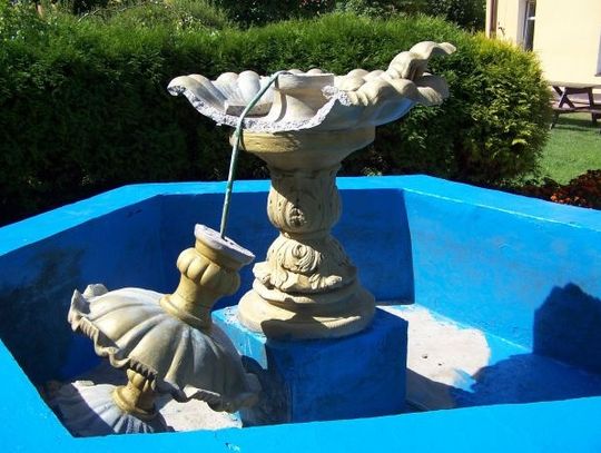 Poszukiwania osób odpowiedzialnych za zniszczenie fontanny