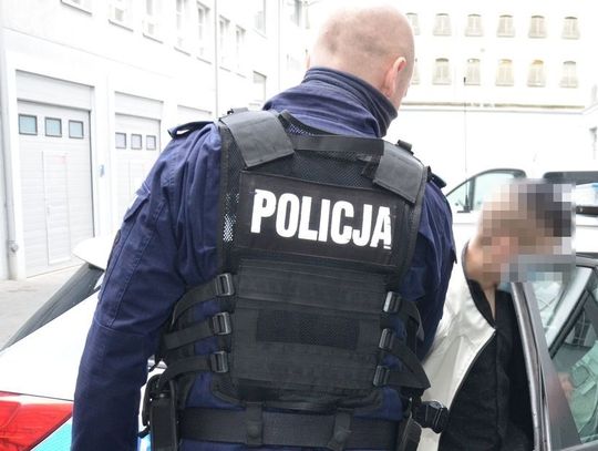 Poszukiwany spał, a na stole leżała amfetamina