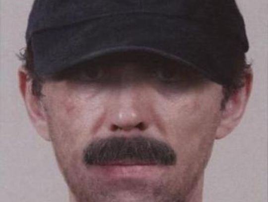 Poszukiwany sprawca napadu. Dwie wersje portetu pamięciowego